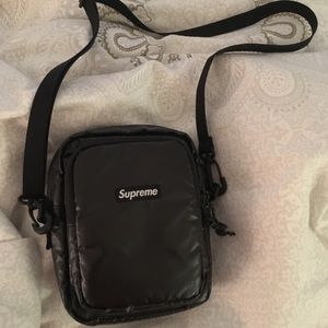 Supreme FW17 Black shoulder bag